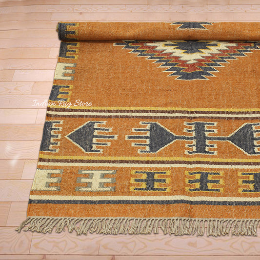 Tappeto di lana e juta alla moda, geometrico, arancione e nero, tessuto a mano indiano Tappeto di lana e juta alla moda, geometrico, arancione e nero, tessuto a mano indiano