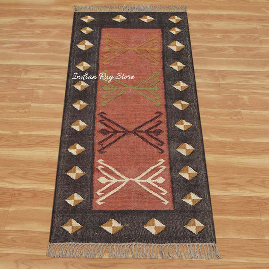 Tappeto da cucina marrone in kilim di juta intrecciato a mano indiano Tappeto da cucina marrone in kilim di juta intrecciato a mano indiano