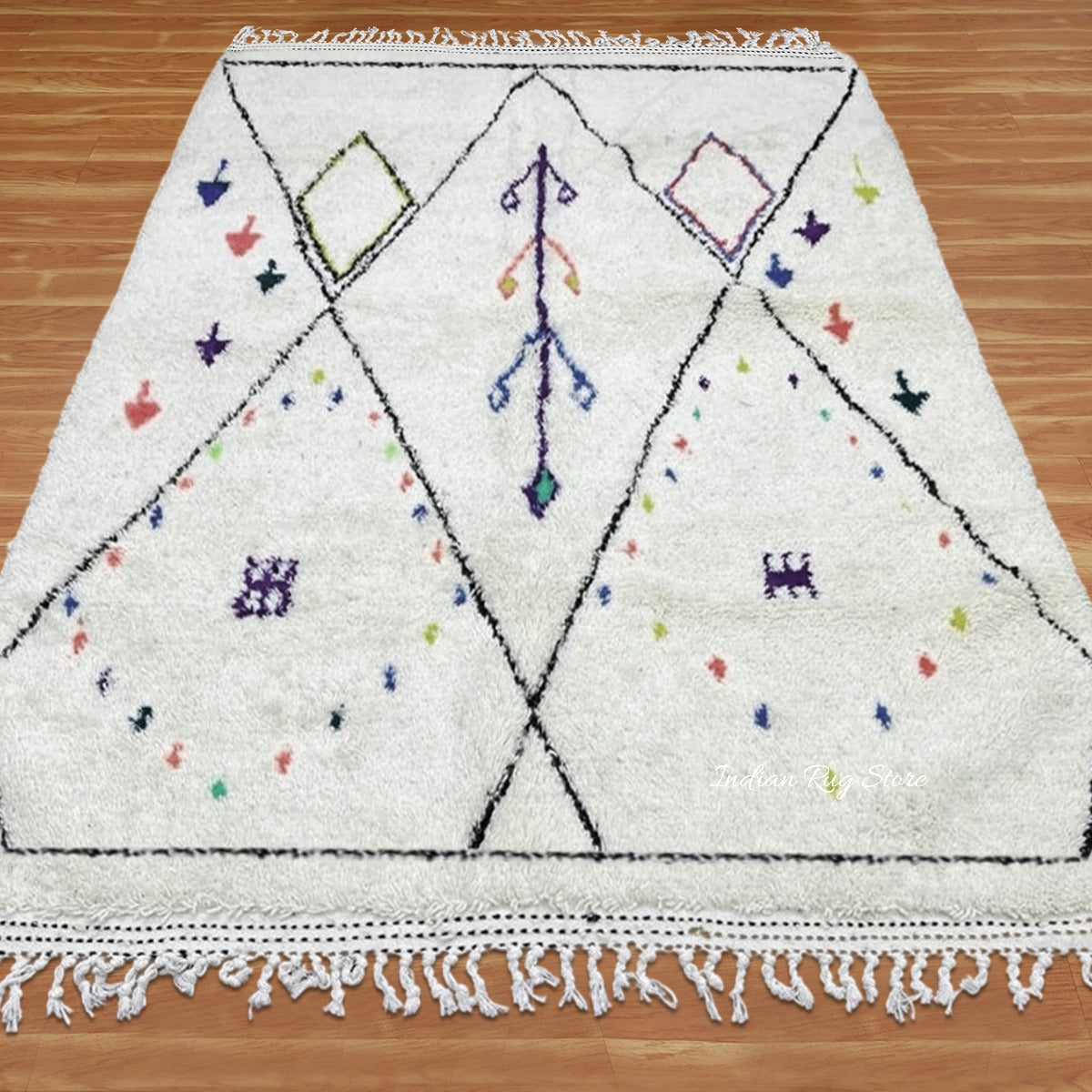 Attractive Hand Tufted White Color Area Rug - Indian Rug Store Attractive Hand Tufted White Color Area Rug - Indian Rug Store