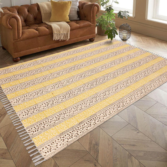 Tappeto da pranzo in cotone con stampa floreale a mano e motivo a blocchi, nero e giallo Tappeto da pranzo in cotone con stampa floreale a mano e motivo a blocchi, nero e giallo