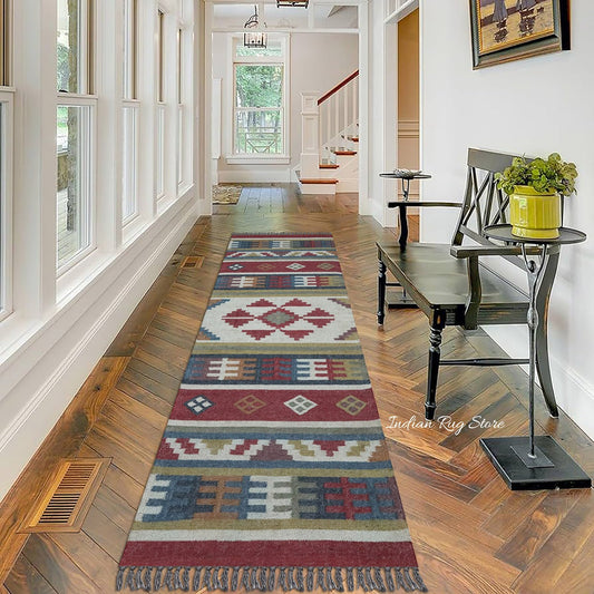 Tappeto di lana e juta rosso multicolore indiano geometrico tessuto a mano per la casa della fattoria Tappeto di lana e juta rosso multicolore indiano geometrico tessuto a mano per la casa della fattoria