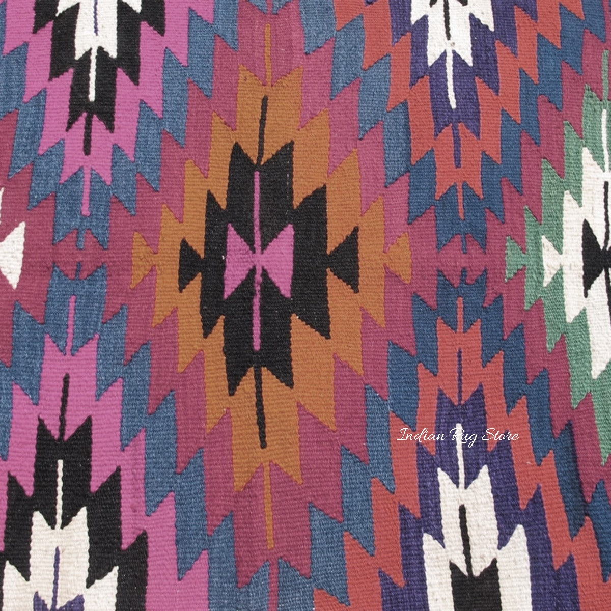 Alfombra de yute y lana tejida a mano con motivos geométricos multicolores en marrón óxido