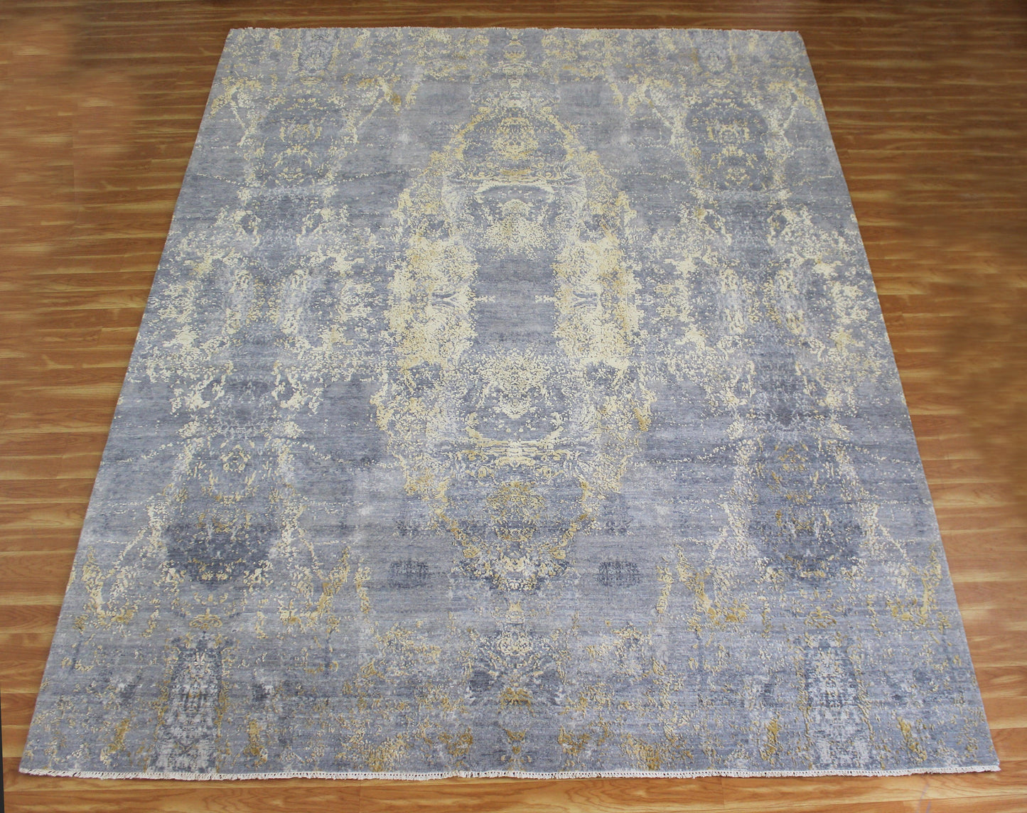 Traditional Indian Hand Knotted Grey Interior Area Rug - Indian Rug Store