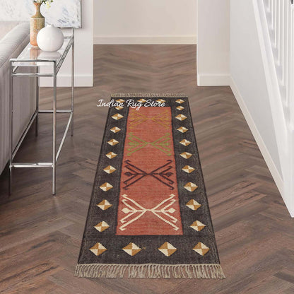 Tappeto da cucina marrone in kilim di juta intrecciato a mano indiano