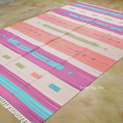 Alfombra Kilim tejida a mano de algodón natural en color rosa CK-541