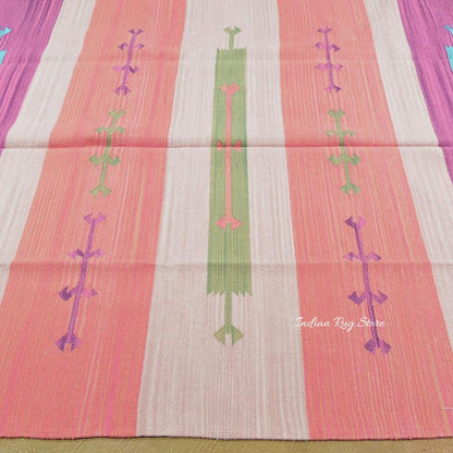 Alfombra Kilim tejida a mano de algodón natural en color rosa CK-541