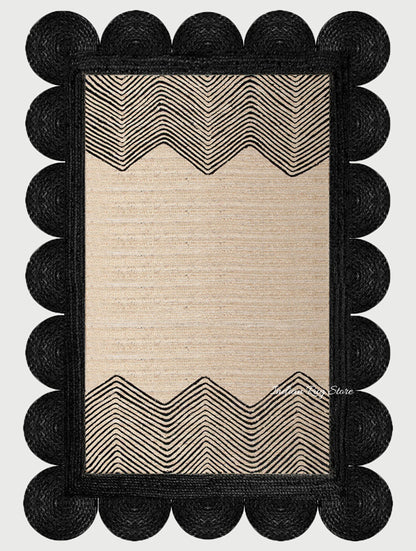 Alfombra de yute con decoración geométrica trenzada a mano en color beige y negro para entrada