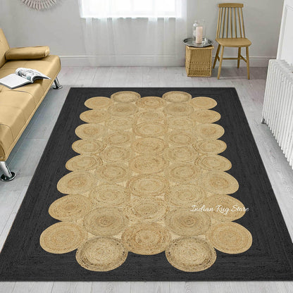 Alfombra de yute trenzada a mano con diseño geométrico en color beige y negro