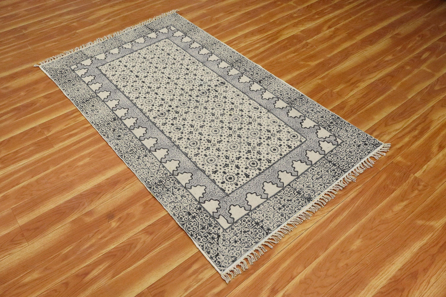 Hand Embroidery Work Moroccan Gray Beige Bedroom Decor Cotton Rug