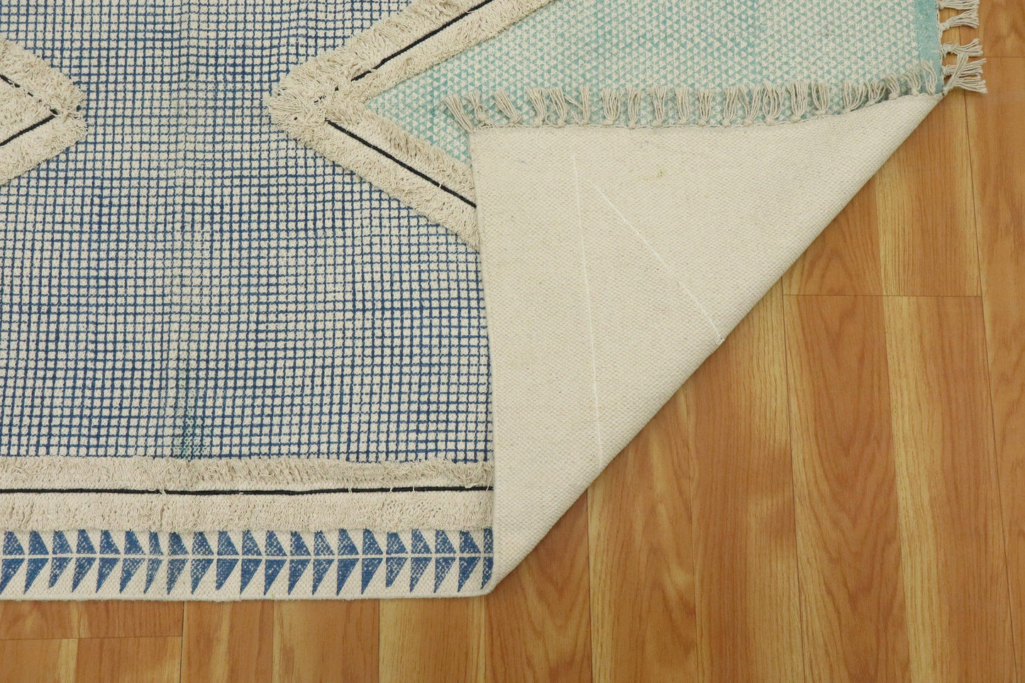 Indian Hand Tufted Work Geometric Blue Beige Outhouse Decor Cotton Rug