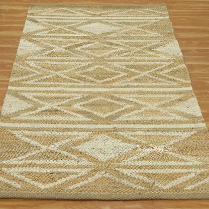 Traditional Hand Woven Beige White Indoor Jute Rug