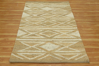 Traditional Hand Woven Beige White Indoor Jute Rug