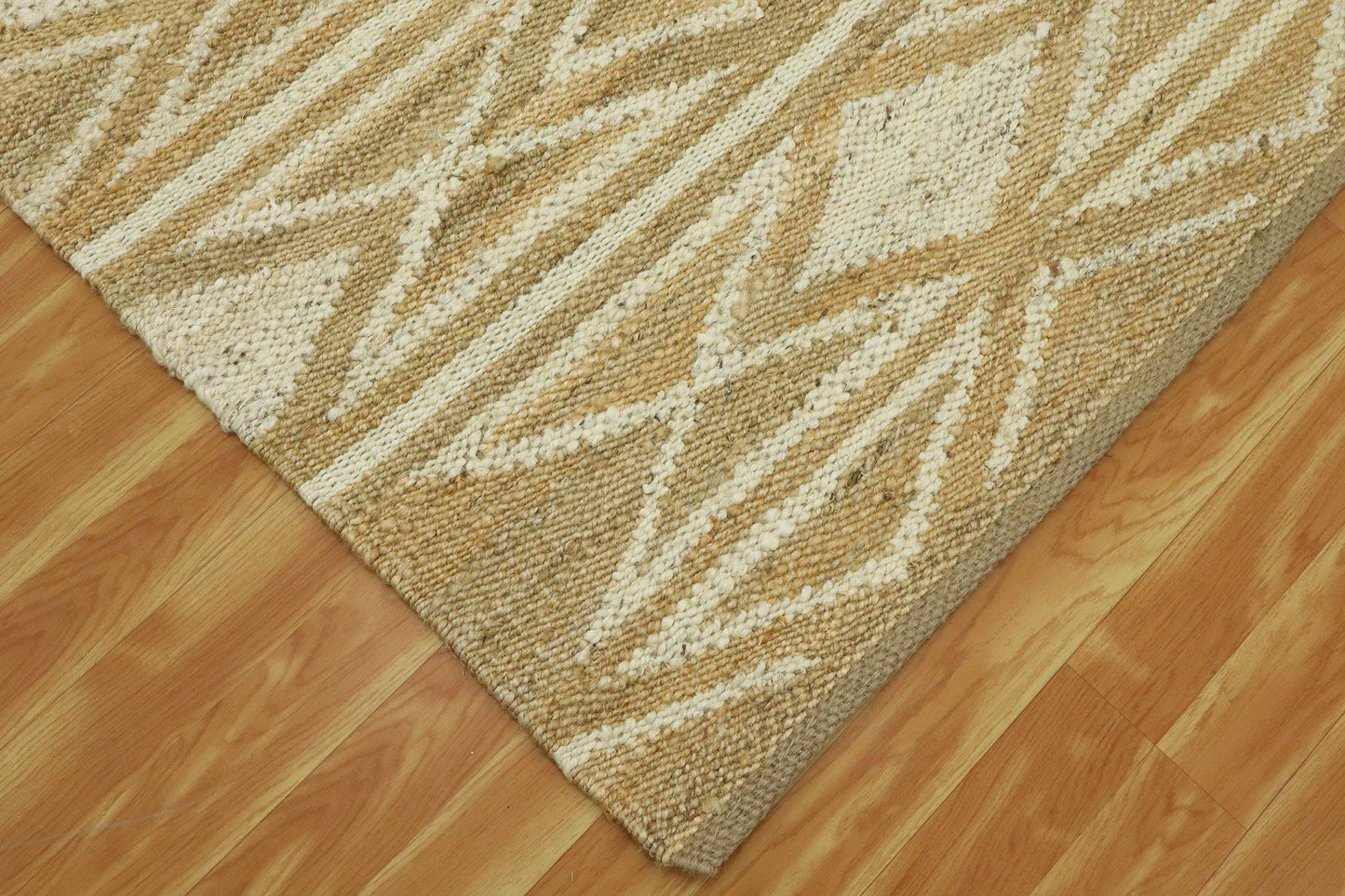 Traditional Hand Woven Beige White Indoor Jute Rug