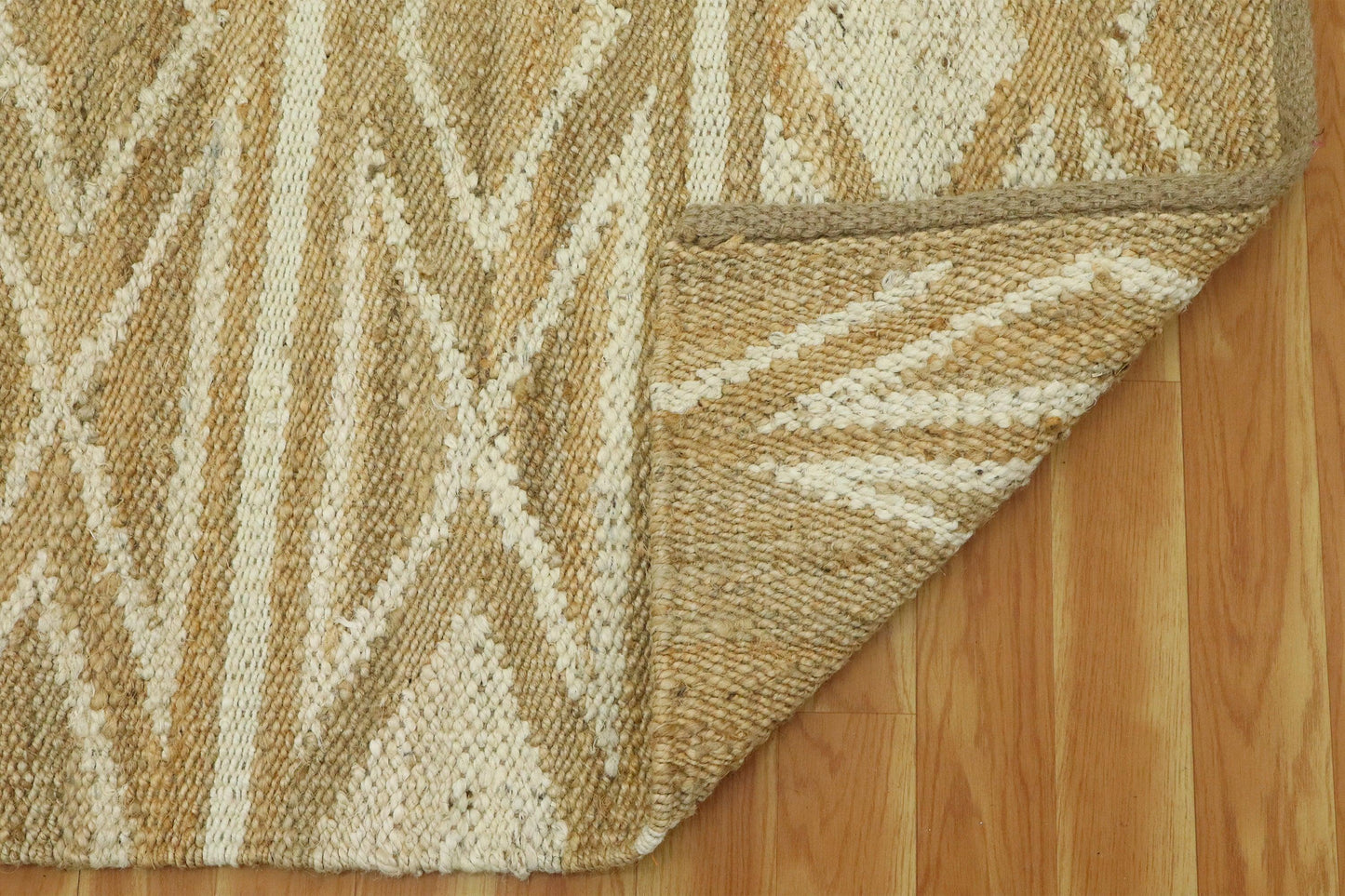 Traditional Hand Woven Beige White Indoor Jute Rug