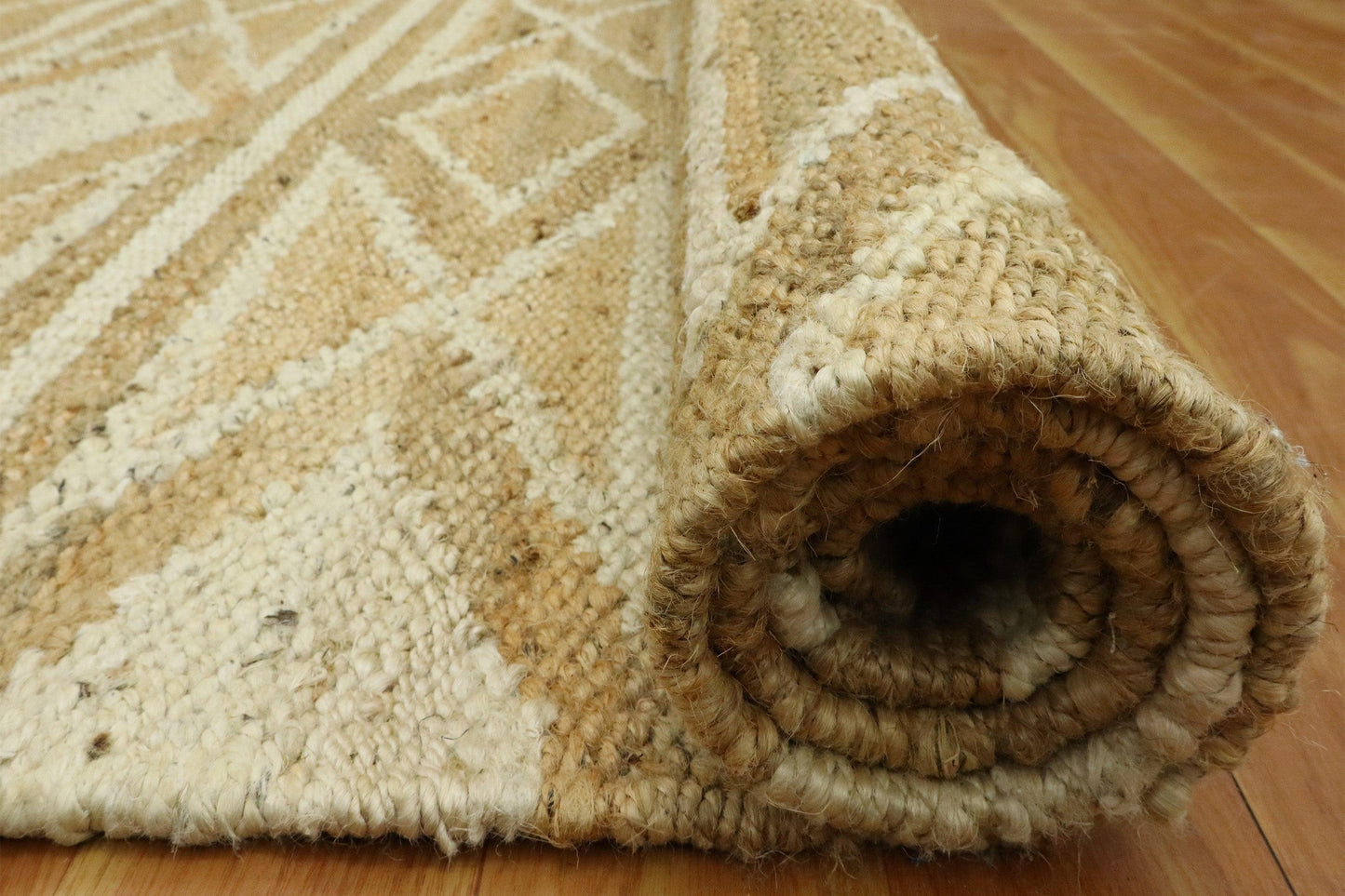 Traditional Hand Woven Beige White Indoor Jute Rug