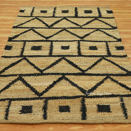 Alfombra india de yute tejida a mano para exteriores en color beige y negro