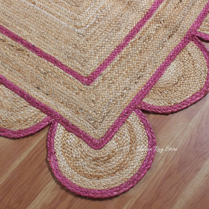 Alfombra de yute trenzada a mano con diseño geométrico en tonos beige y rosa para decoración de interiores