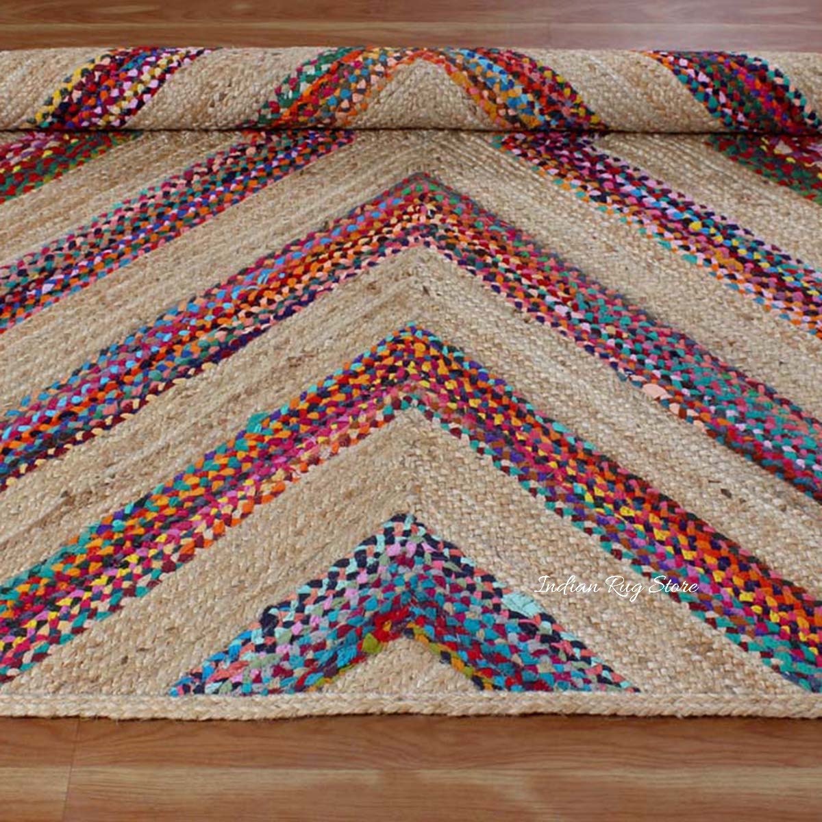 Alfombra de yute y algodón trenzada a mano con motivos geométricos en beige y multicolor para pasillo