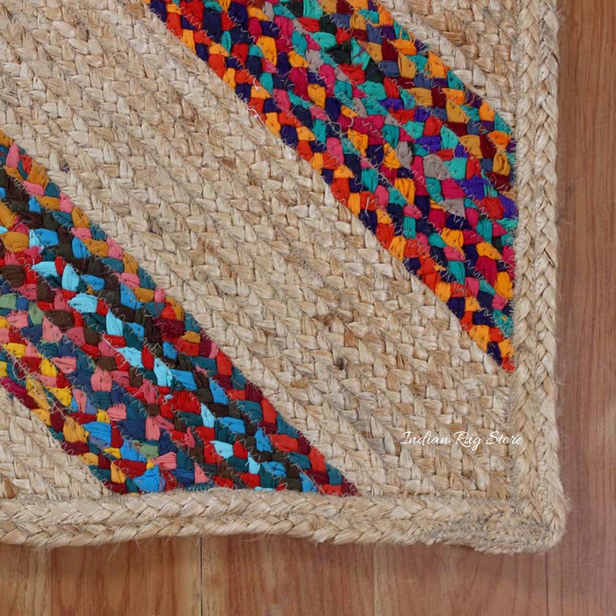 Alfombra de yute y algodón trenzada a mano con motivos geométricos en beige y multicolor para pasillo