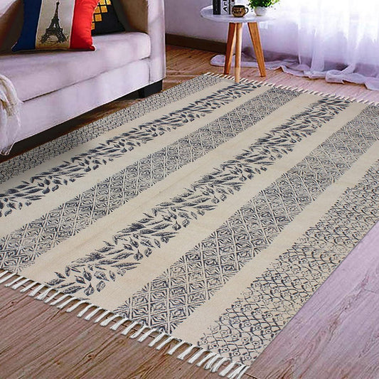 Decorazione per camera da letto floreale in cotone Dhuree con stampa a blocchi a mano beige e nero Decorazione per camera da letto floreale in cotone Dhuree con stampa a blocchi a mano beige e nero