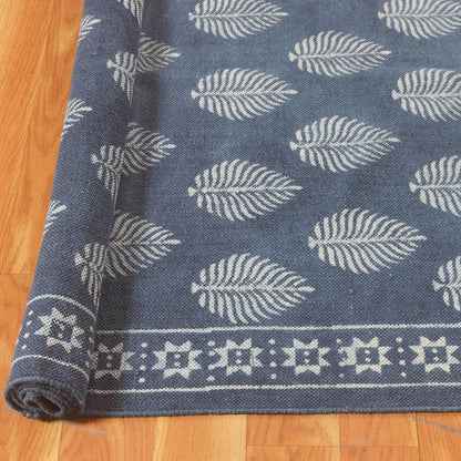 Alfombra de algodón con borde azul y estampado a mano en bloques para decoración de dormitorio