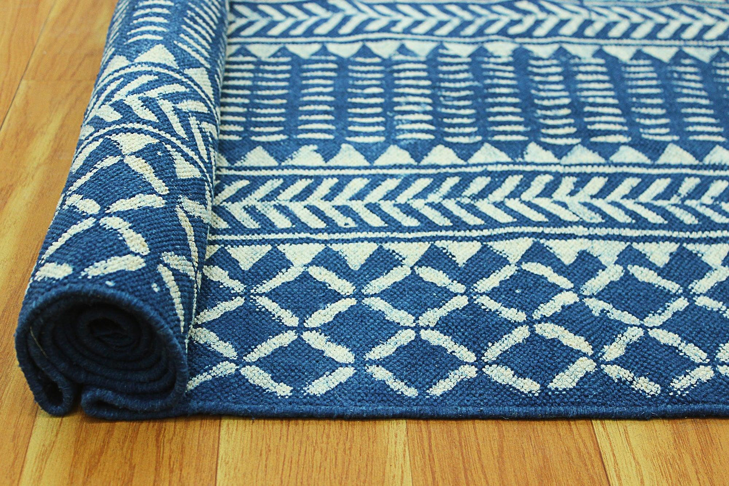 Alfombra de algodón con estampado geométrico en bloques hechos a mano, color azul y beige, atractiva decoración para la entrada