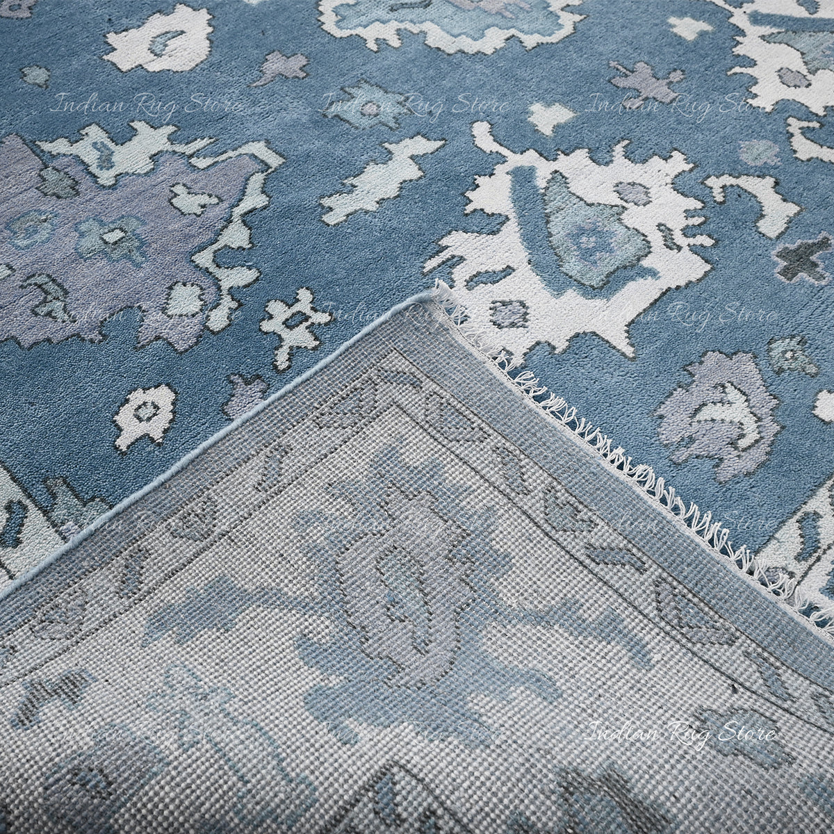 The fine texture of this Oushak rug features soft tones