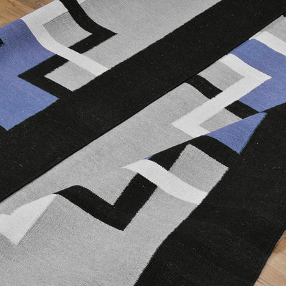 Alfombra Kilim de lana tejida a mano de gran superficie en color negro para esterilla de yoga WK-560