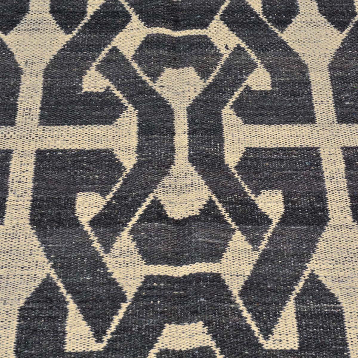 Beautiful Hand Woven Wool Kilim Rug for Living Room Black WK-571