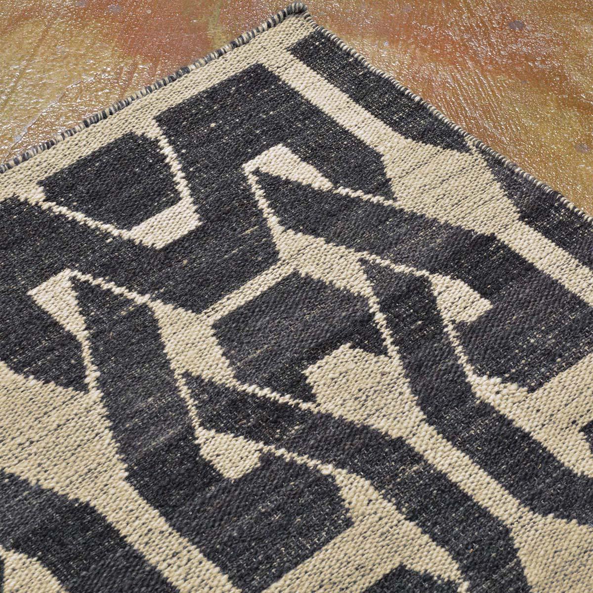 Beautiful Hand Woven Wool Kilim Rug for Living Room Black WK-571