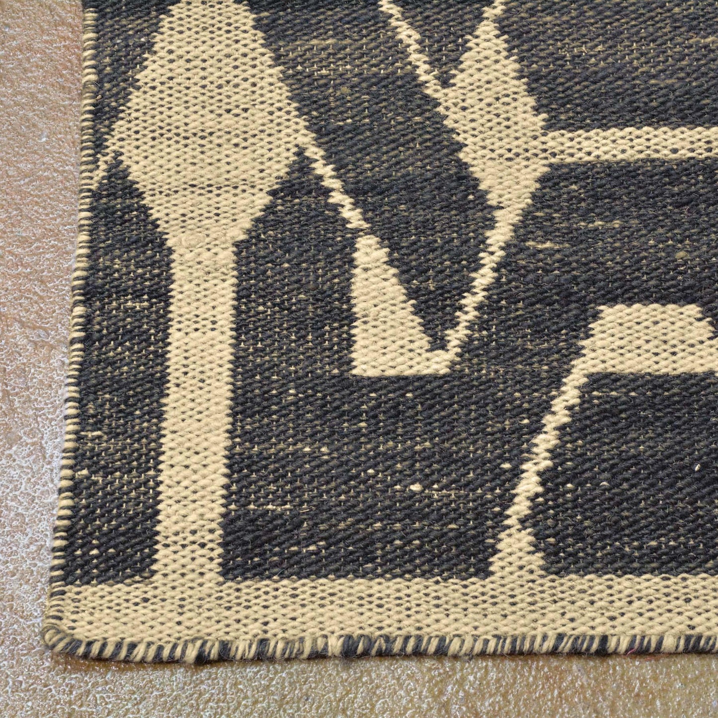 Beautiful Hand Woven Wool Kilim Rug for Living Room Black WK-571