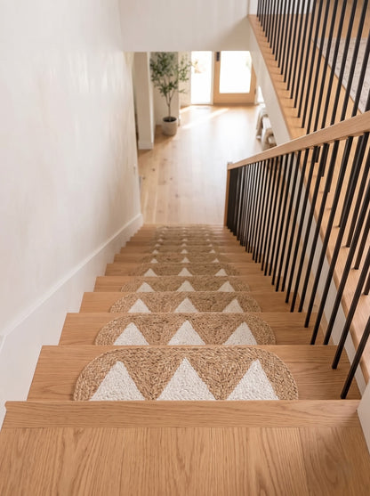 Handwoven Pearl White Pennant Triangle Jute Stair Rug Set